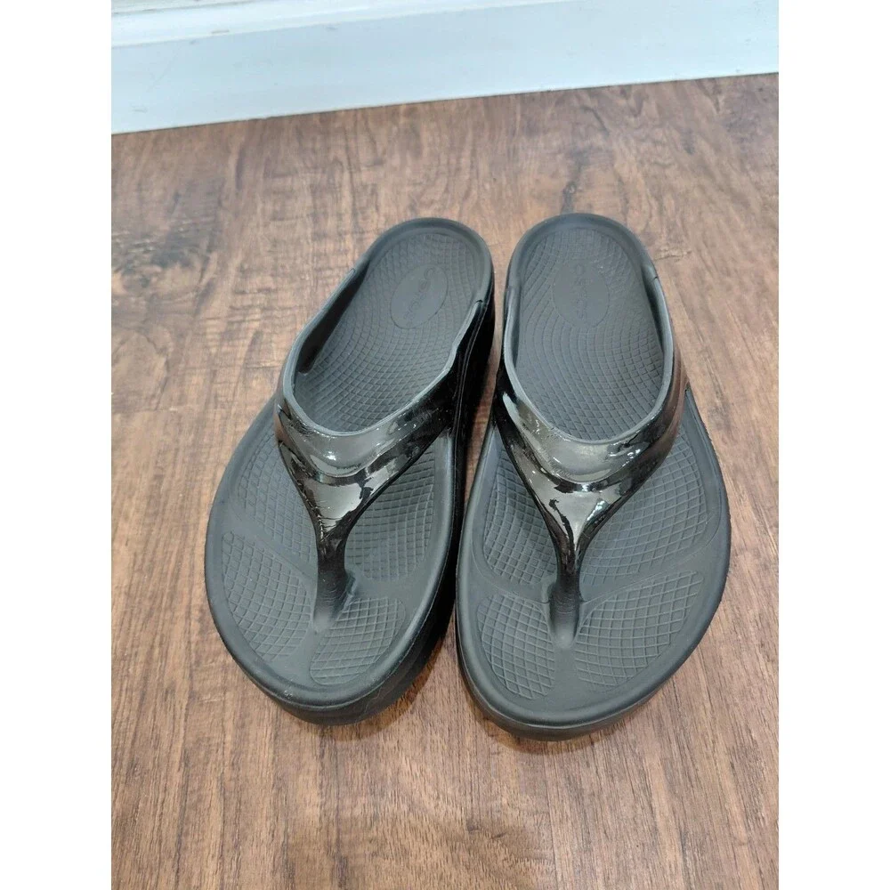 Authentic OOFOS Oomega Thong Women's Size 7 Lightweight Comfort Black